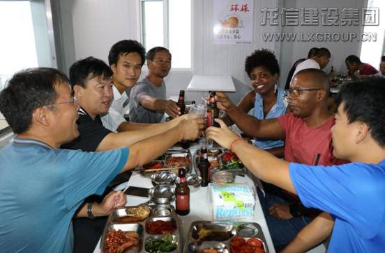 驻佛使馆向导中秋佳节慰问我项目一线员工_利来集团官网有限公司-衡宇修建工程总承包|全装修品牌向导者|国家住宅工业化基地